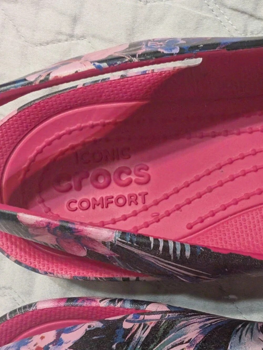 CROCS Women's 10 Pink Floral Pointed Slip-On Flats